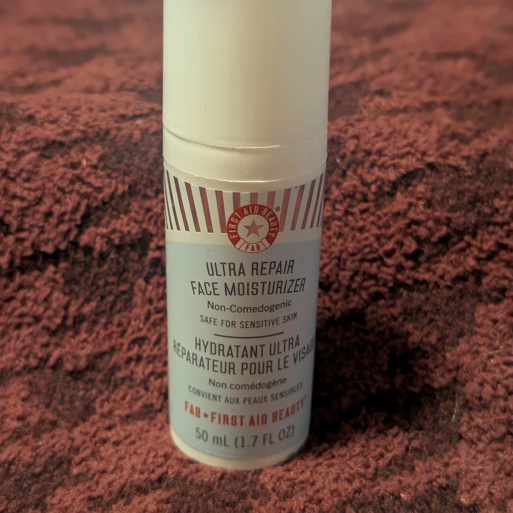 First Aid Beauty Ultra Repair Face Moisturizer - White and Red